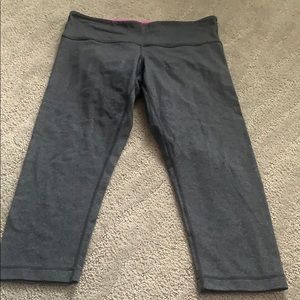 ❤️Women’s Lululemon Athletica Capris size 8❤️